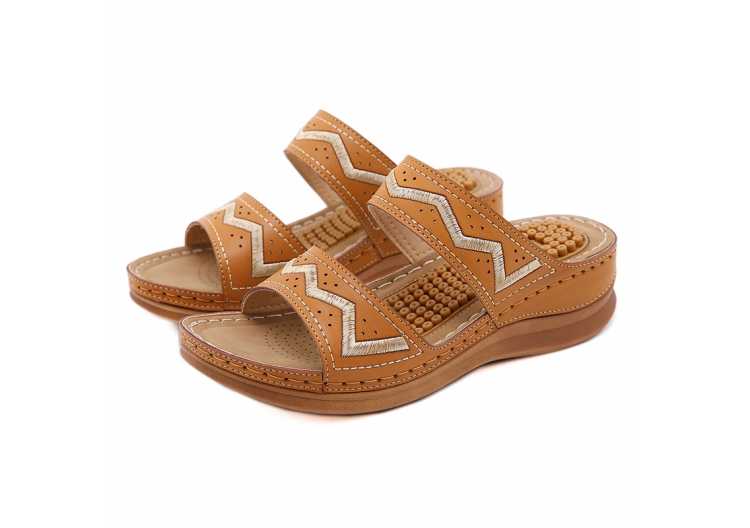 New thick soled slope heel slippers European and American fashion hollow summer female gladiator beach slippers T2730 2