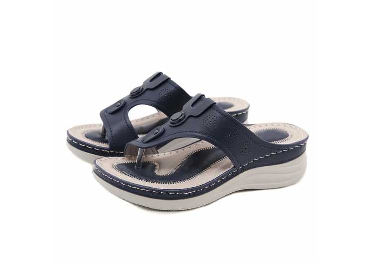 New thick soled slope heel slippers European and American fashion hollow summer female gladiator beach slippers T777 3